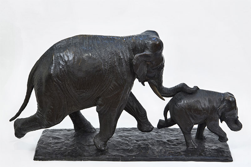 Sirio tofanari: Sculture Vintage Elefantessa con elefantino del XX Secolo Opera d'arte esemplare - Robertaebasta® Art Gallery opere d’arte esclusive.
